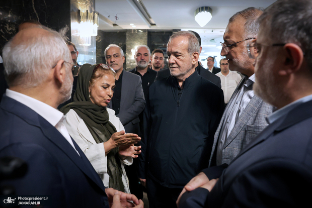 دیدار پزشکیان با جمعی از خانواده های آسیب دیده از جنگ 12 روزه/ رییس جمهور: خانه‌های آسیب دیده در جنگ را همانطور که بود، می‌سازیم + فیلم و عکس ها