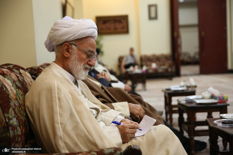 حاشیه های تجدید میثاق اعضای مجلس خبرگان رهبری با آرمان های امام خمینی (س)