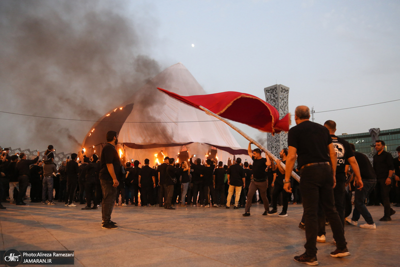 مراسم خیمه سوزان در میدان امام حسین (ع)