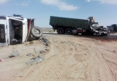 تصادف دو دستگاه کامیون در کیلومتر 36محور بردسکن به طبس