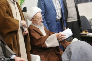 عمامه گذاری طلاب در روز عید مبعث توسط مراجع عظام تقلید‎‎