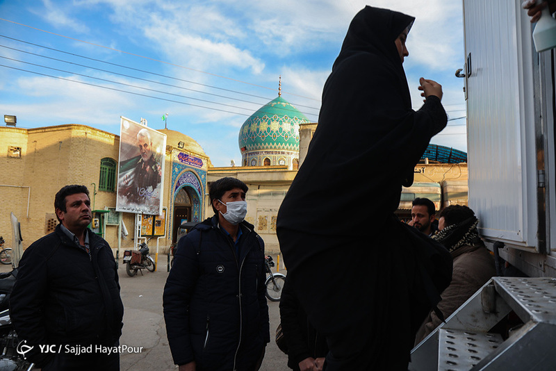 ویزیت رایگان مردم جهت پیشگیری از کرونا در مناطق محروم قم + تصاویر