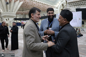 ادای احترام جمعی از موکب داران عراقی نسبت به مقام شامخ حضرت امام(س)