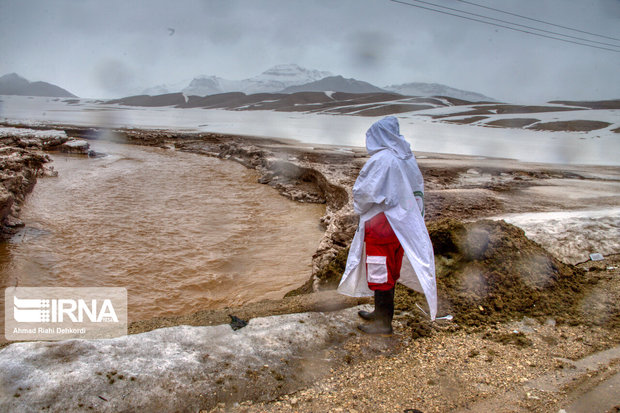 امدادرسانی به ۳۸ خانوار الیگودرزی گرفتار در سیلاب