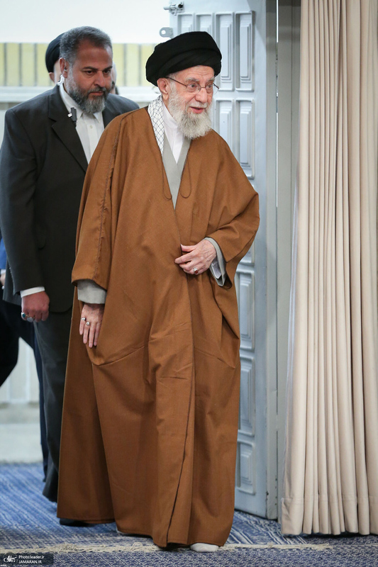 دیدار شاعران و اهالی فرهنگ و ادب فارسی با رهبر معظم انقلاب
