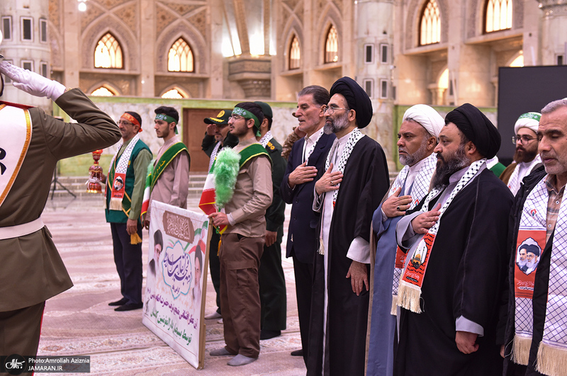 عطرافشانی حرم امام خمینی(س) توسط بسیجیان کاشانی