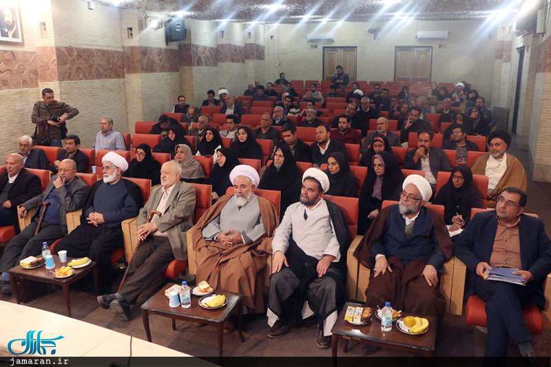 نشست گرامیداشت سالروز صدور فرمان هشت ماده ای حضرت امام(س) در نگارستان امام خمینی(س) اصفهان 