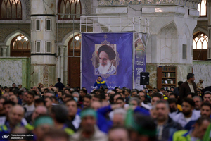 اجتماع بزرگ کارگران به مناسبت سالگرد شهادت حاج قاسم سلیمانی در حرم امام خمینی (س)