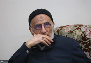 میرسلیم: باید در برابر استکبار آمریکا به عنوان شیطان بزرگ بایستیم/ کشور ما قوی است و نیازمند این نیستیم که به دریوزگی بپردازیم