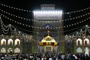 حال و‌هوای حرم مطهر رضوی در شب ولادت امام رضا (ع)