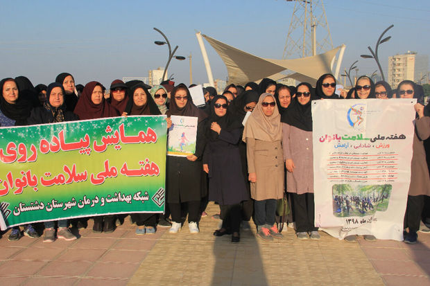 زنان برازجانی در هفته ملی بانوان ایرانی پیاده‌روی کردند