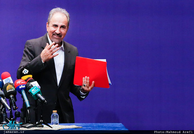 نجفی: عقب شینی نمی کنم