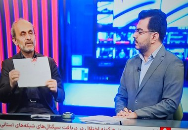 برگه خونین خبر در دست رئیس صداوسیما + عکس