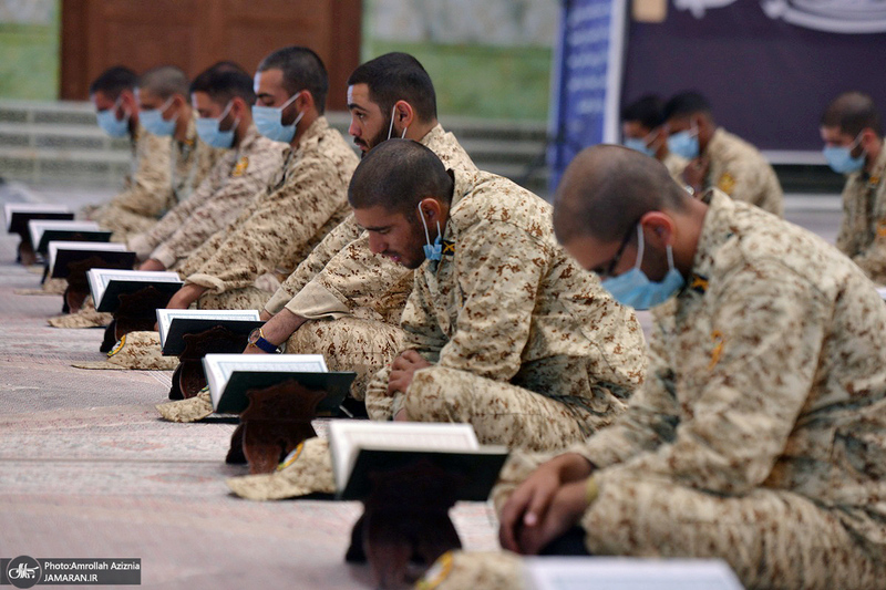 محفل انس با قرآن پرسنل وظیفه مرکز آموزش شهید اسدی دژبان کل ارتش در حرم امام خمینی (س)