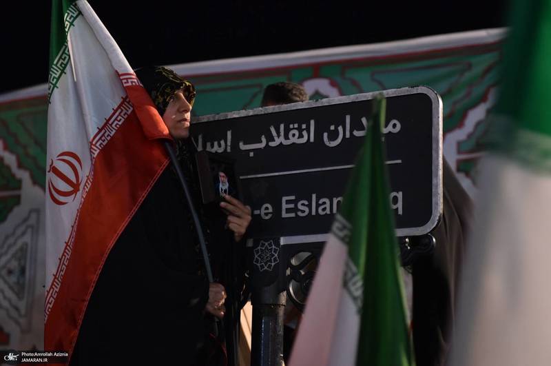 هفتادمین اجتماع پر شور مردم در میدان انقلاب