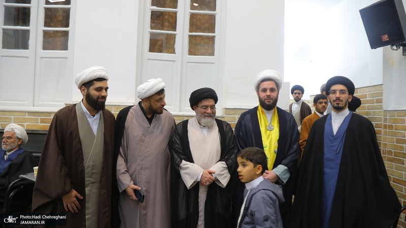 عمامه گذاری طلاب توسط مراجع عظام تقلید در روز میلاد امام علی (ع)‎