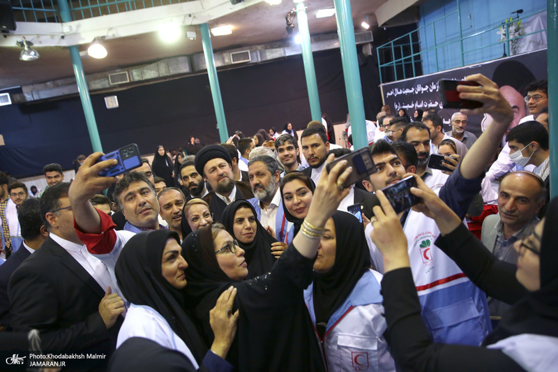 تجدید میثاق جمعی از جوانان هلال احمر با آرمان های حضرت امام خمینی (س)