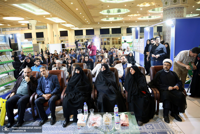 محفل شعر «حضور» در غرفه موسسه تنظیم و نشر آثار امام خمینی(س) نمایشگاه قرآن کریم