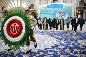 ادای احترام نخست وزیر بورکینافاسو و هیأت همراه نسبت به مقام شامخ بنیان‌گذار جمهوری اسلامی ایران