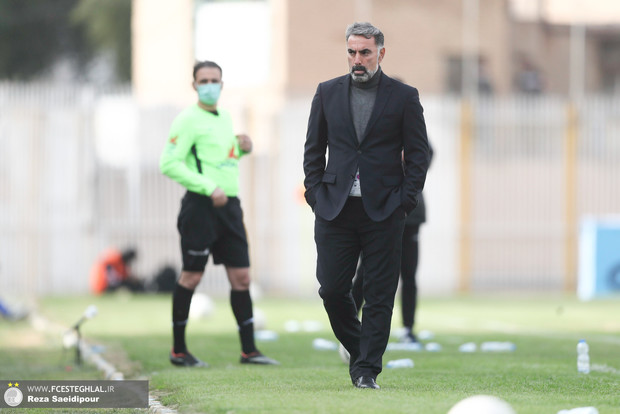 حضور فکری در ساختمان باشگاه استقلال 