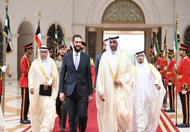 رئیس جمهور انتقالی سوریه در یک سفر رسمی وارد کویت شد 