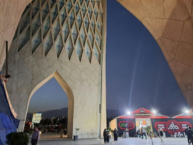 میراث فرهنگی ممنوع کرد اما «برج آزادی» خلوت نشد!