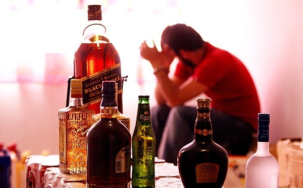 مسمومیت 73 نفر بر اثر مصرف مشروبات الکلی تقلبی در اهر
