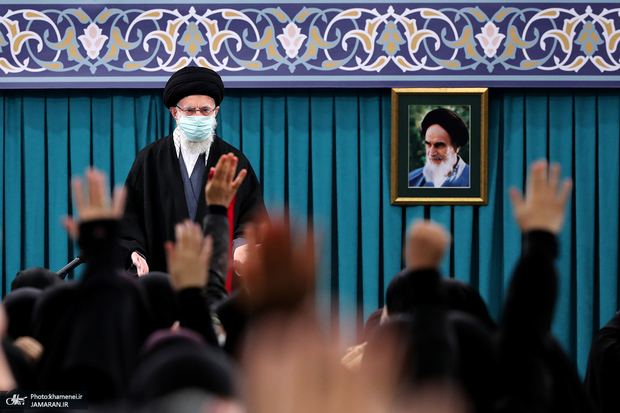 رهبر معظم انقلاب: کسانی که حجاب ضعیف دارند هم دختران خود ما هستند/ کسانی که حجاب کامل ندارند را نباید متهم به بی‌دینی و ضد انقلابی کرد