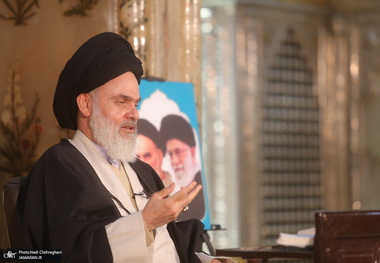 آیت‌الله حسینی بوشهری: مسئولین باید درد دل‌ها را بشنوند و برای آن چاره اندیشی کنند/ صنعت نفت و گاز کشور با دو مشکل جدی مواجه است؛ یکی مشکل تحریم برای امکاناتی که نیاز است و دوم رقبای سر سختی که در منطقه وجود دارند