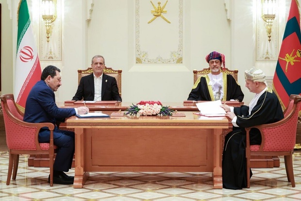 ایران اور عمان تجارت کا حجم 20 ارب ڈالر تک بڑھانے کے لیے پرعزم