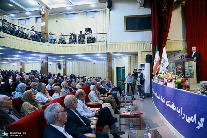 شب بزرگداشت «فرشاد مومنی»