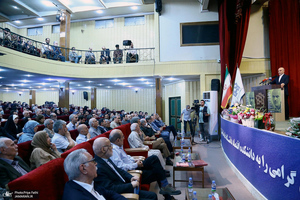 شب بزرگداشت «فرشاد مومنی»