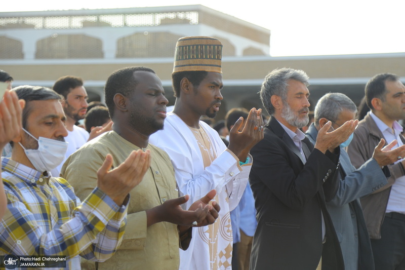 نماز عید سعید فطر در حرم مطهر حضرت معضومه (س)