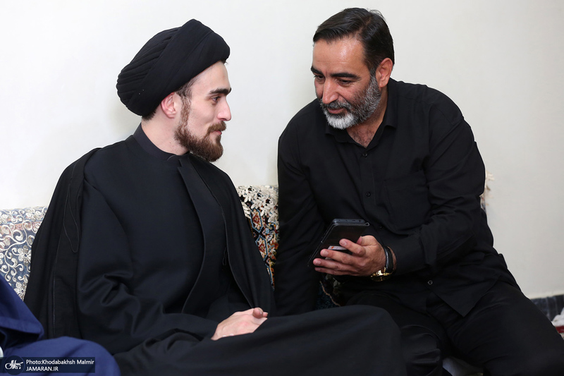 حضور سید احمد خمینی در منزل شهید مصطفی عزیزی در شهر بروجرد