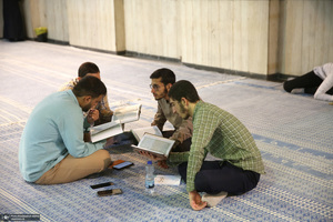 بازدید اقشار مختلف مردم از بیت امام خمینی (س) در جماران