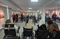 حضور علی ربیعی در اختتامیه چهارمین نمایشگاه هنری «ریشه‌های مانا» (2)