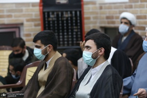 مراسم عمامه گذاری طلاب توسط آیت الله شبیری زنجانی در شب ولادت حضرت زهرا(س)