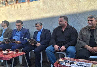 احمدی‌نژاد در مراسم ختم خواهر مشایی + عکس ها