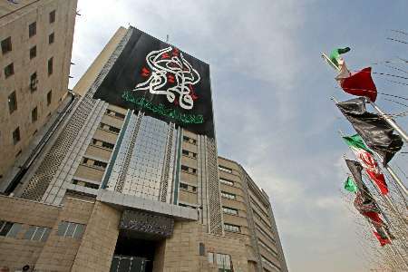 بیرق سیاه 1200 مترمربعی عزای فاطمه زهرا(س) بر فراز ساختمان استانداری تهران