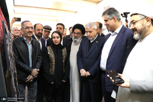 بازدید وزیر میراث فرهنگی از نمایشگاه هفته فرهنگی «بر آستان آفتاب»