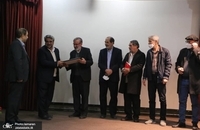 دیدار جمعی از هنرمندان هنرهای تجسمی با مدیر مؤسسه تنظیم ونشر آثار امام خمینی (س) اصفهان