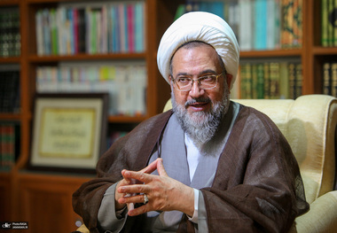 آیت الله علیدوست، عضو جامعه مدرسین: حجاب یک ضرورت شرعی است؛ باید درباره آن بحث و گفت و گو شود/ اگر نهی از منکر عده‌ای را روی دنده لج بیندازد، دیگر نهی از منکر نداریم/ ممکن است افراد بی‌حجاب را بترسانید، اما اعتقاد آن‌ها را می‌گیرید