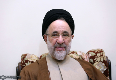 سید محمد خاتمی: جامعه با شعار زیبای «زن زندگی آزادی» حرکت خود را به سوی آینده بهتر نشان می‌دهد/ نباید گذاشت تا آزادی و امنیت در برابر هم قرار گیرند