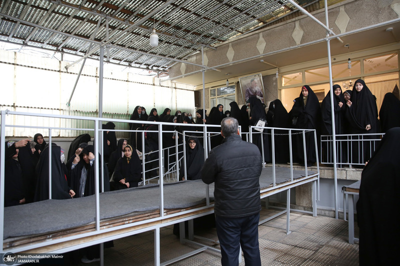 بازدید جمعی از دانش آموزان از بیت امام خمینی (س) در جماران 1