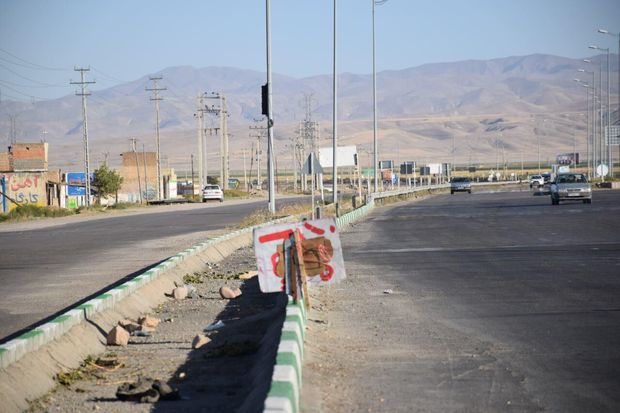 مبلمان ورودی و خروجی شهر فاروج نازیباست