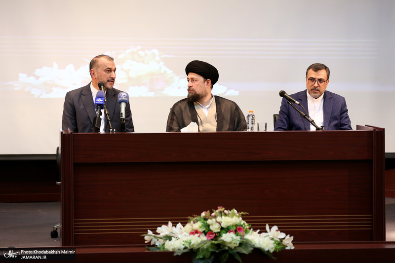 تجدید میثاق وزیر ، معاونان ومسئولان وزارت خارجه با آرمان های حضرت امام (س)
