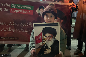 دسته عزاداری شیعیان کشمیر در آستانه تشییع پیکر شهید سید حسن نصرالله (ره)