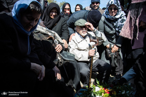 مراسم خاکسپاری پوران شریعت رضوی در امامزاده عبدالله شهرری