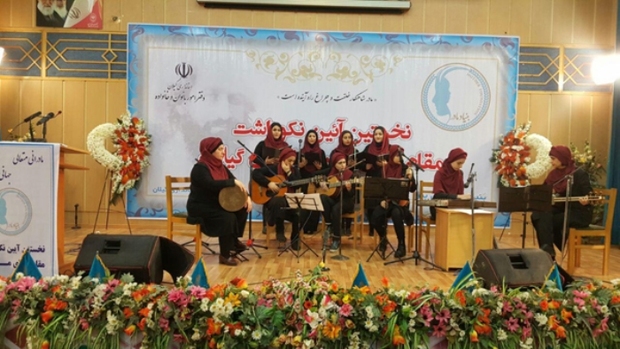 نخستین درخشش گروه موسیقی بانوان لاهیجان درآیین نکوداشت مادران رشت