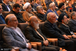 تجدید میثاق استاندار، فرمانداران، مدیران و ائمه جمعه تهران با آرمان های حضرت امام خمینی (س)
